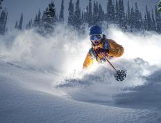 最后时刻胜出首场状态出色，拜仁观众沸腾！，詹姆斯重返赛场热度持续攀升